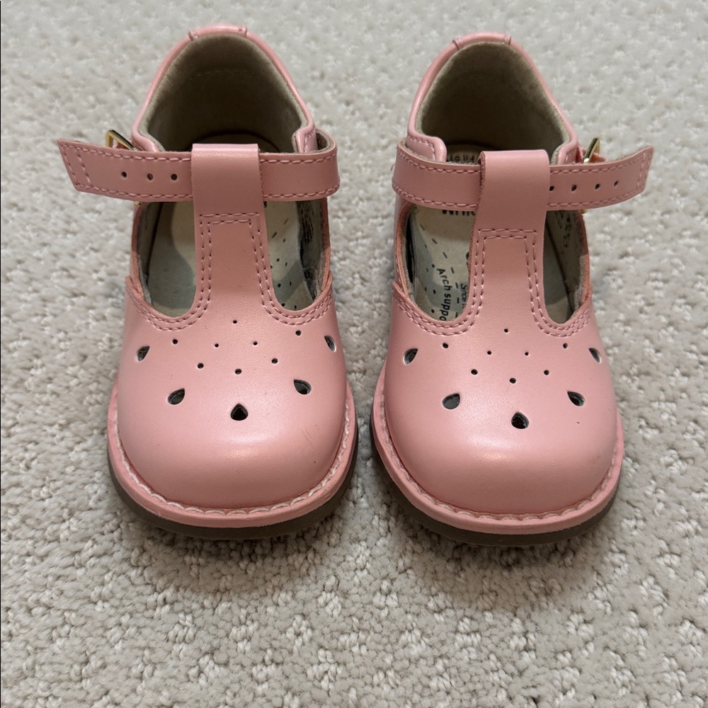 Footmates Pink Mary Jane T-Strap Shoes – Size 4 (Medium)